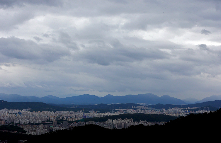 서울은 먹구름만 가득