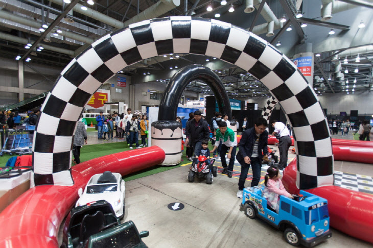 [사진자료2] 2015서울모터쇼의 어린이 자동차놀이공간