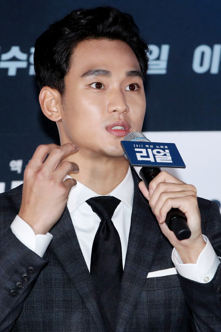 김수현 '이번 영화는 도전'<YONHAP NO-3196>