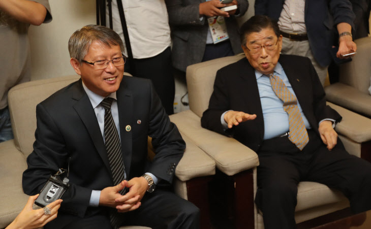 김운용 전 IOC 부위원장과 리용선 ITF 총재