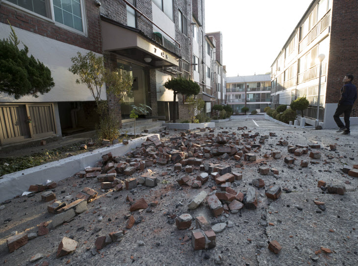 지진 피해 다세대주택