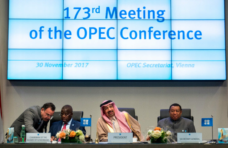 OPEC, 내년말까지 감산 유지 합의…러시아도 동참