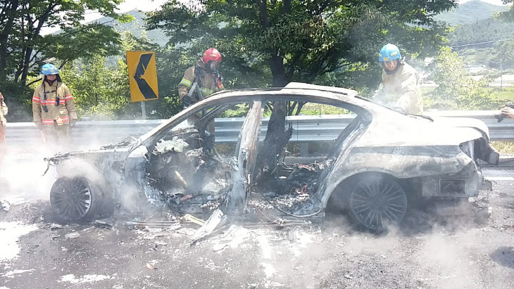 주행 중 또 화재…잿더미 된 BMW 520d