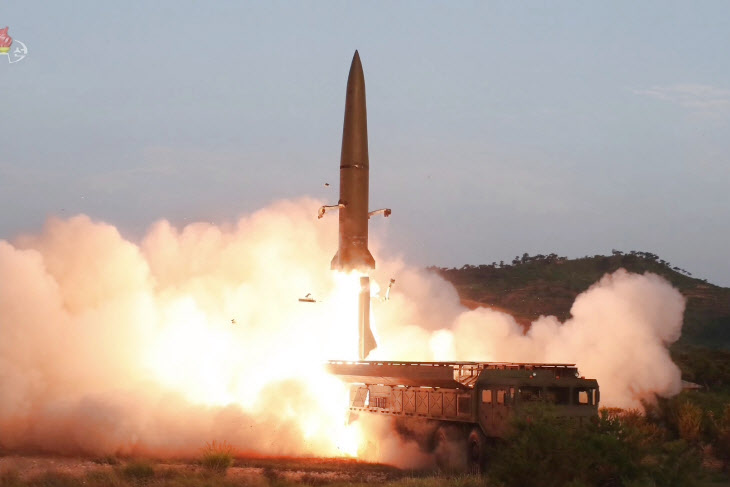 북한, 미상 발사체 수발 발사