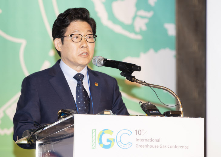 '제10차 국제 온실가스 콘퍼런스' 참석한 조명래.