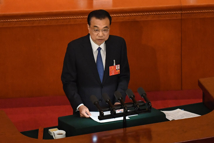 전인대 첫날 회의에서 정책기조 설명하는 리커창 중국 총리