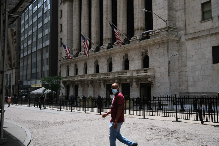 US-NEW-YORK-CITY-SLOWLY-RE-OPENS-AS-MARKETS-GAIN-OPTIMISM