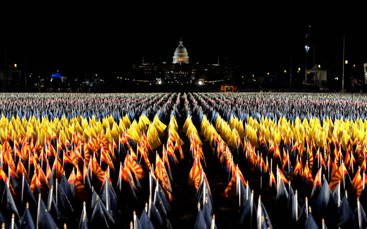 바이든 취임식 앞두고 성조기로 장식된 워싱턴 '내셔널 몰'