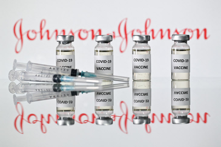 미 FDA 사용승인 임박한 J&J 코로나19 백신