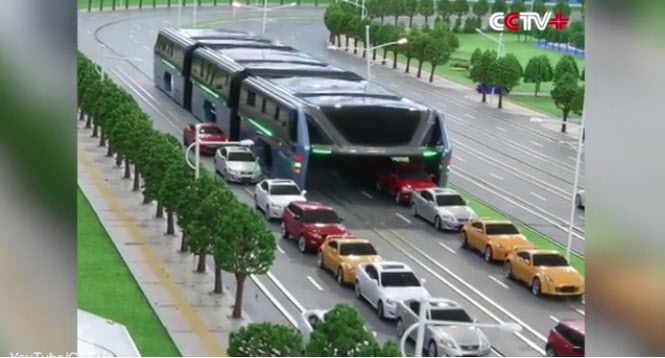 中, 자동차 위로 다니는 `미래형 버스` 공개