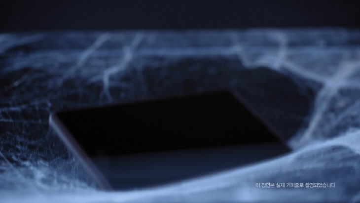 LGU+ ``LG 스마트폰 `X 스킨`거미줄 이색실험 영상 공개``