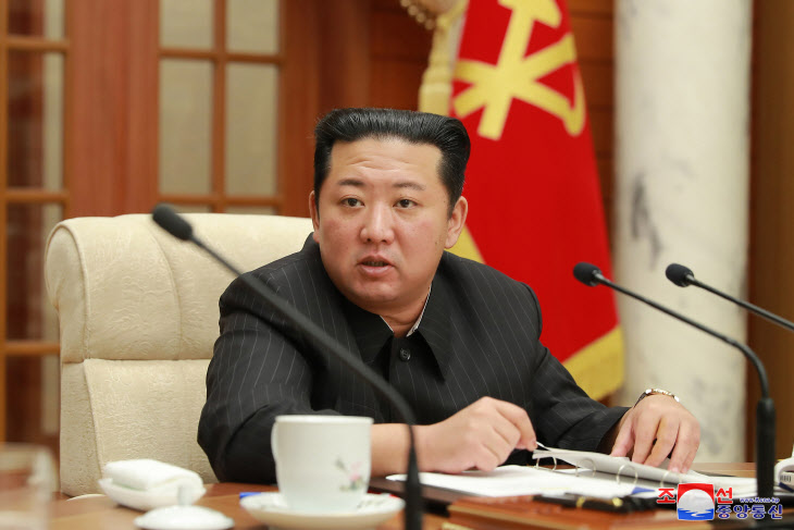 북한, 노동당 정치국 회의 진행…김정은 참석<YONHAP NO-2030>