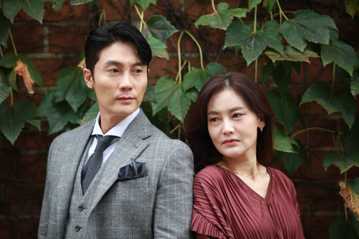 배우로, 부부로 ‘따로 또 같이’ 김선영·김우형 ① “좋은 놀이터 ‘하데스타운’에서 보내는 굿나이트!