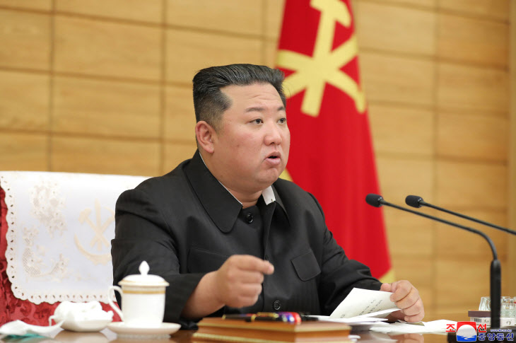 북한 김정은, 보건·사법 부문에 약