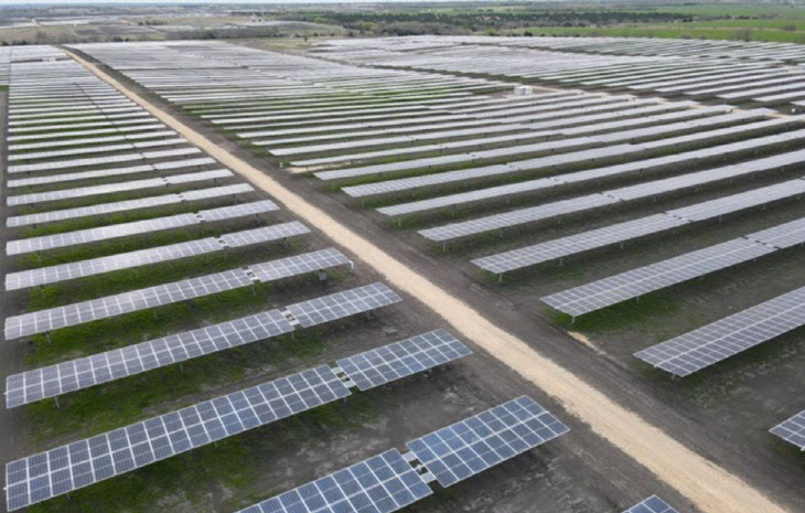 한화큐셀이 미국 텍사스주에 건설한 168MW 규모 태양광 발전소(