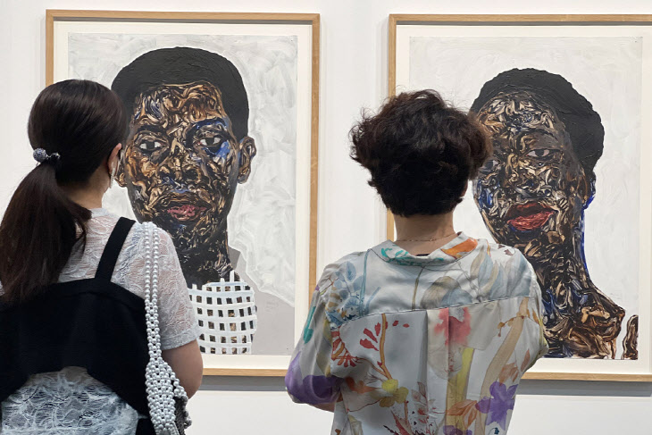 [B코멘트] 아포아코 보아포 전속갤러리 '마리안느 이브라함' 디렉터 로라 트루칸 “한국 컬렉터들 최고!”