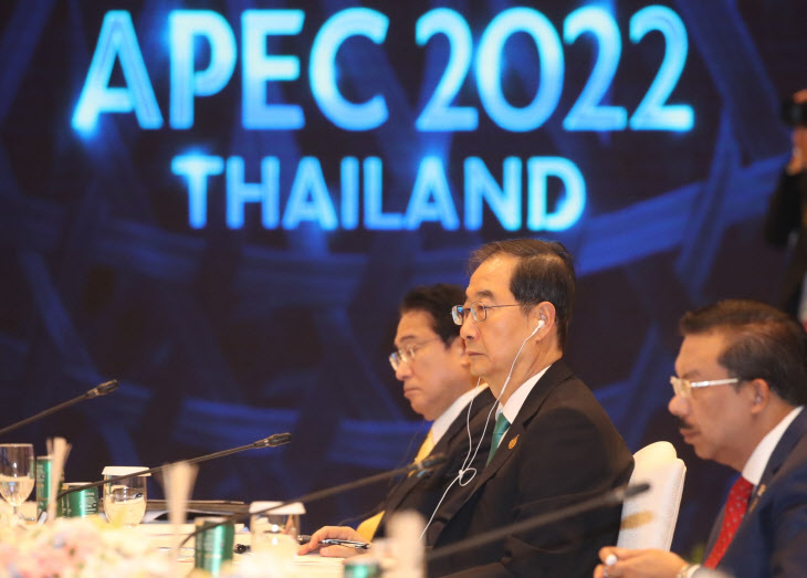 APEC 이틀차 본회의 참석한 한덕수 국무총리<YONHAP NO-2326>
