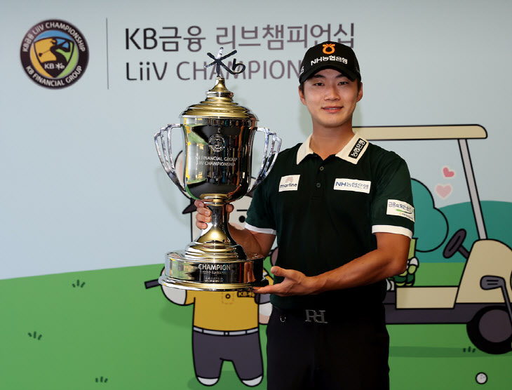 김동민 우승트로피3