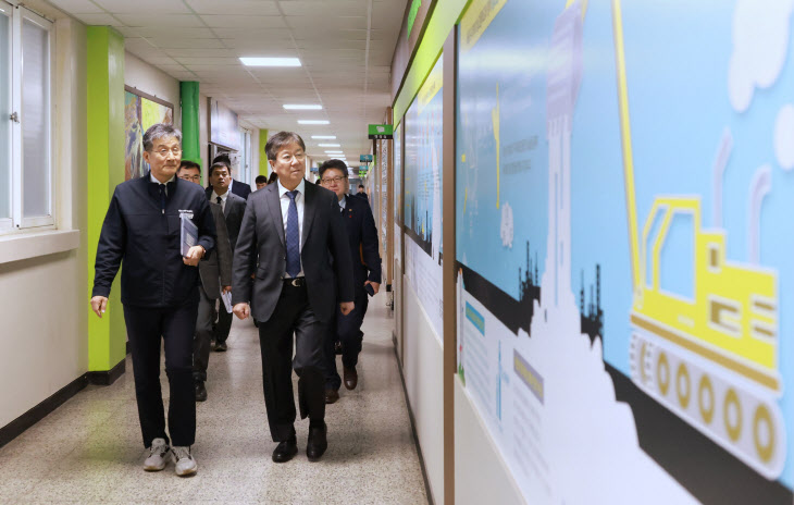 마이스터고 방문한 김대기 대통령 비서실장