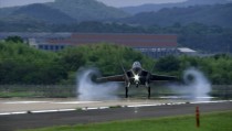 [영상]한국형 전투기 KF-21 보라매 첫 비행 성공